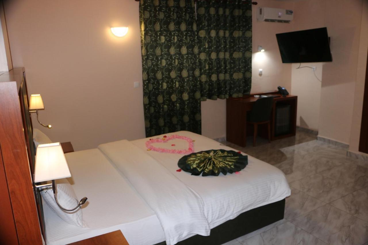 Hotel Jouvence International Yaounde Exterior photo