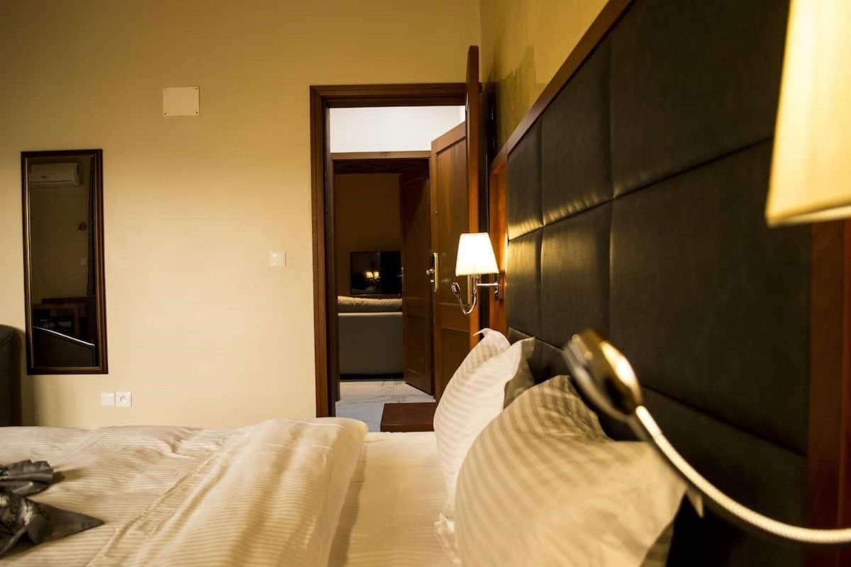 Hotel Jouvence International Yaounde Exterior photo