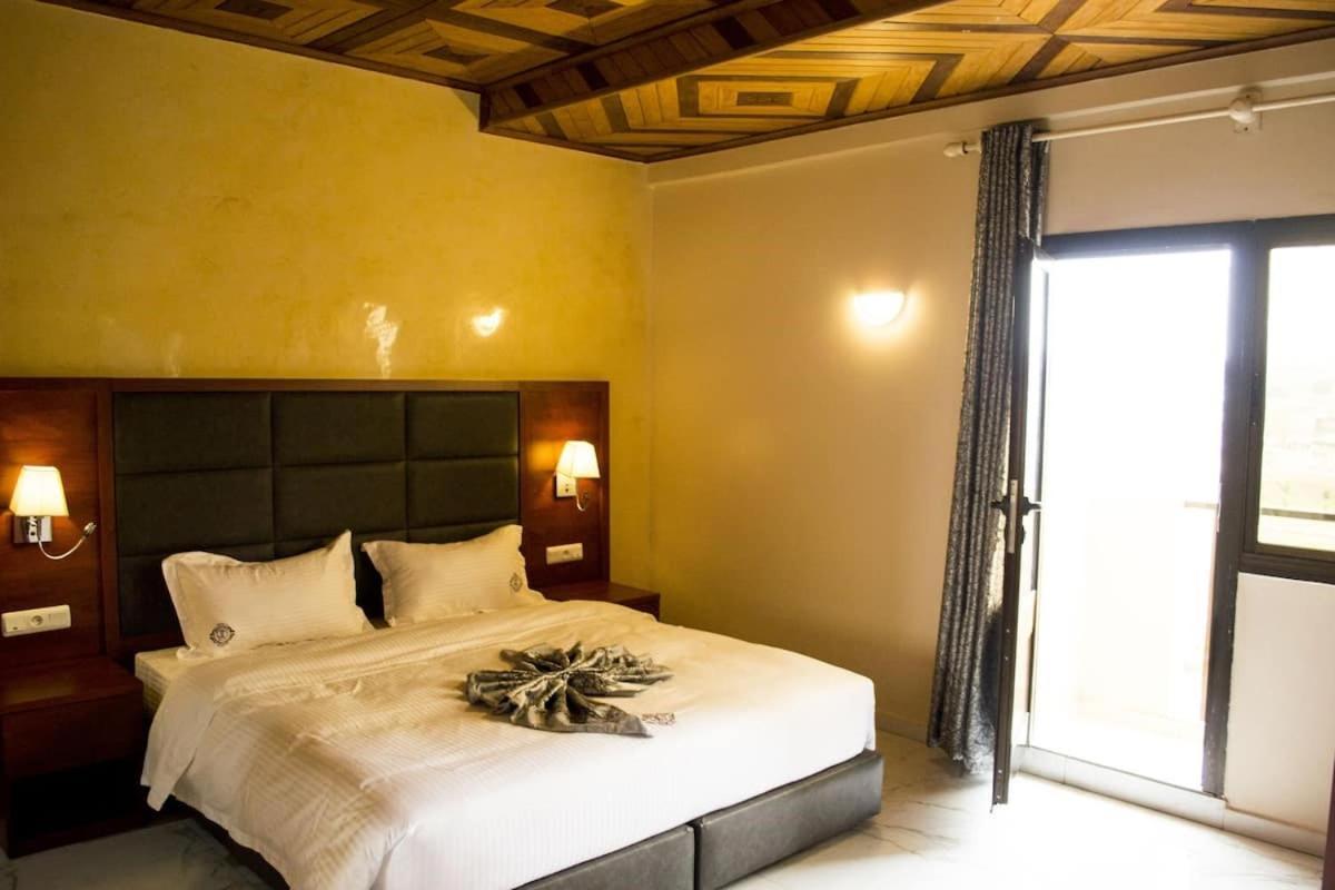 Hotel Jouvence International Yaounde Exterior photo