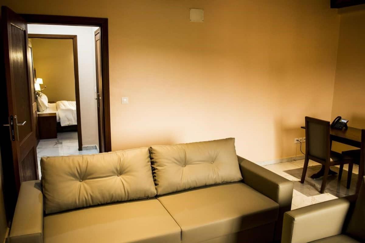 Hotel Jouvence International Yaounde Exterior photo